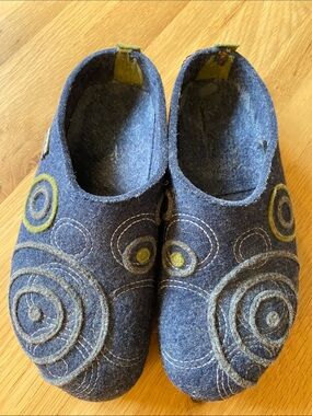 HAFLINGER slipper shoes. Dark gray w circle pattern. See photos for wear…
